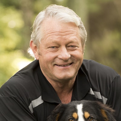 portrait photo of Mark Vette